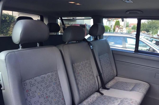 Airport transfer Sarajevo - Bosnia - Why prebooking a 7-seater airport transfer beats the taxi scramble