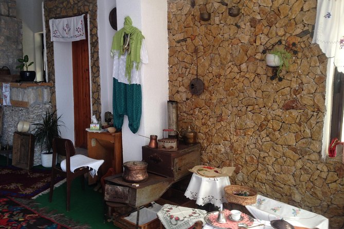 Authentic Antique Museum Home - Price and value: is $3.80 worth it?