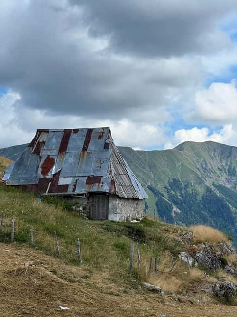 Hiking around Sarajevo: Lukomir Village Full Day Hiking Tour - The Umoljani to Lukomir hike: moderate effort, strong payoff