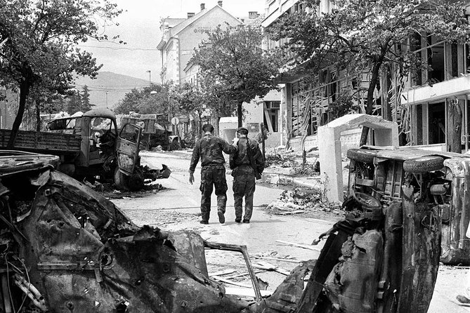 Mostar Shelters tour in Mostar - Meeting point and 5:00 pm start: how the evening schedule works