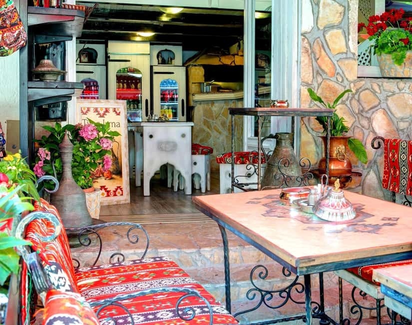 Mostar thru history -private tour - Old clock tower and the bazaar loop that clarifies the map