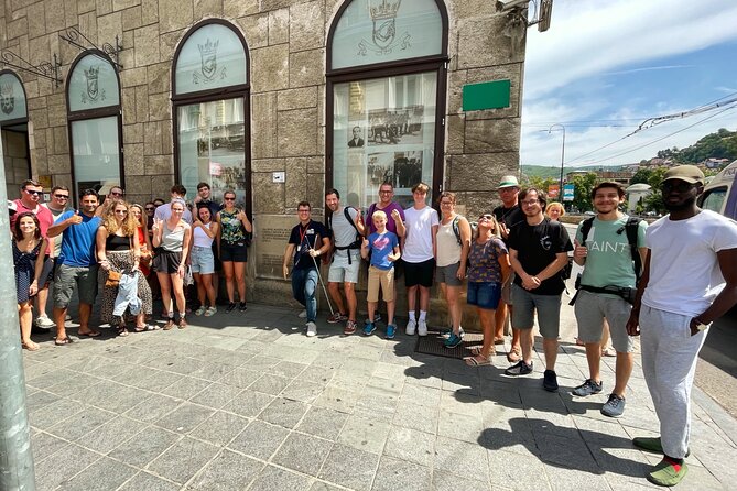 Sarajevo: 2 Hours Old Town Walking Tour With Local Guide - The Gazi Husrev-beg Mosque zone, clocks, and the Jewish Museum