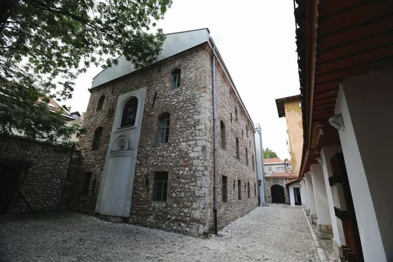Sarajevo: Discover Sarajevo Walking Tour with Local Guide - Guides Who Set the Tone, from Senka to Enes (and More)