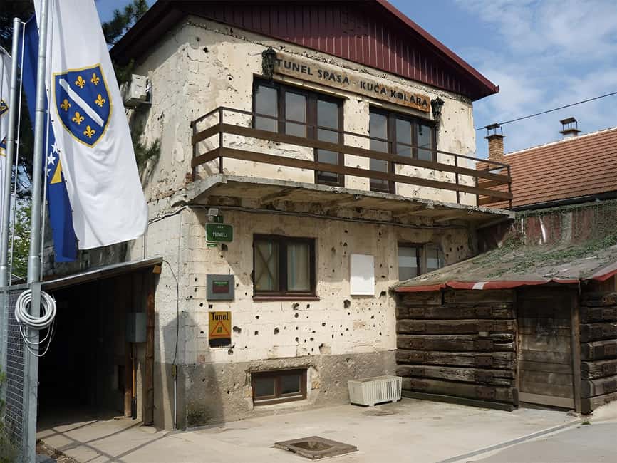 Sarajevo Siege Tour with War Veteran Guide (Fees Included) - Jewish Cemetery: A Historic Site Turned Frontline Lookout