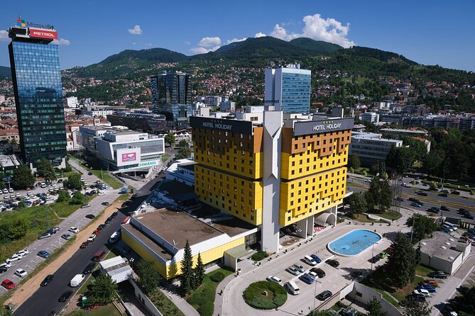 Times of Misfortune - Life Under Siege and the Tunnel of Hope - Sarajevo Maternity Hospital: when history turns personal